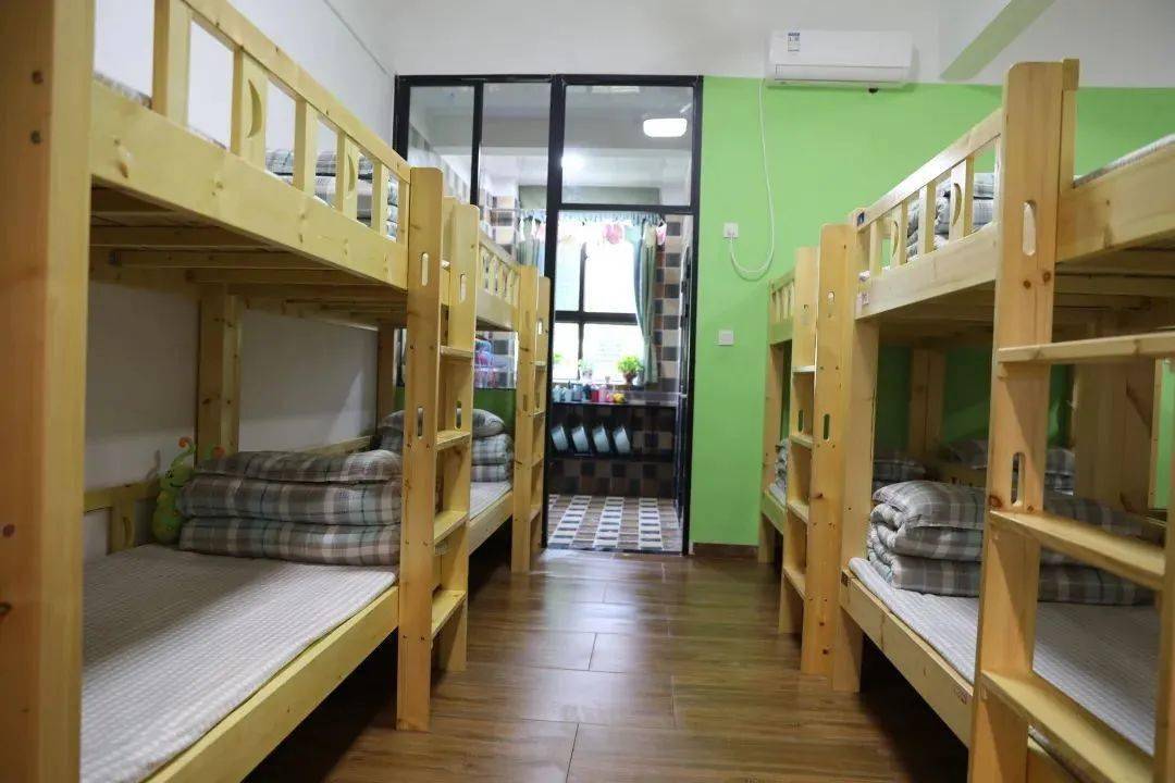 08"345"发展战略长郡岳阳郡华高中的硬件条件怎么样?