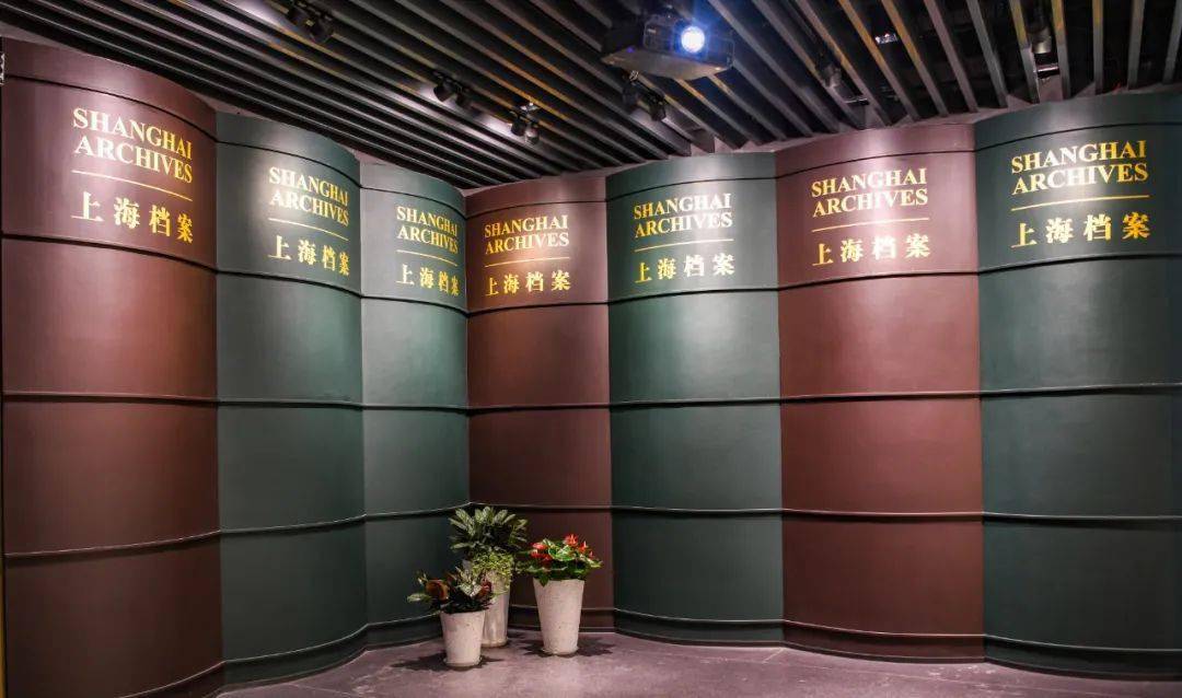 上海市档案馆储存保管着460余万卷(件)珍贵档案.