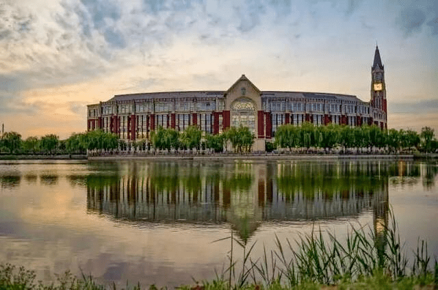 中国最美大学图书馆图片 8d1690380a274adda44c48d3b1bcbe5d.png