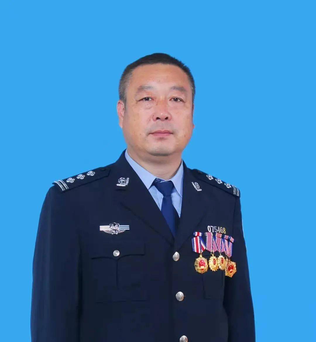 公安心向党护航新征程百佳刑警的生死考验