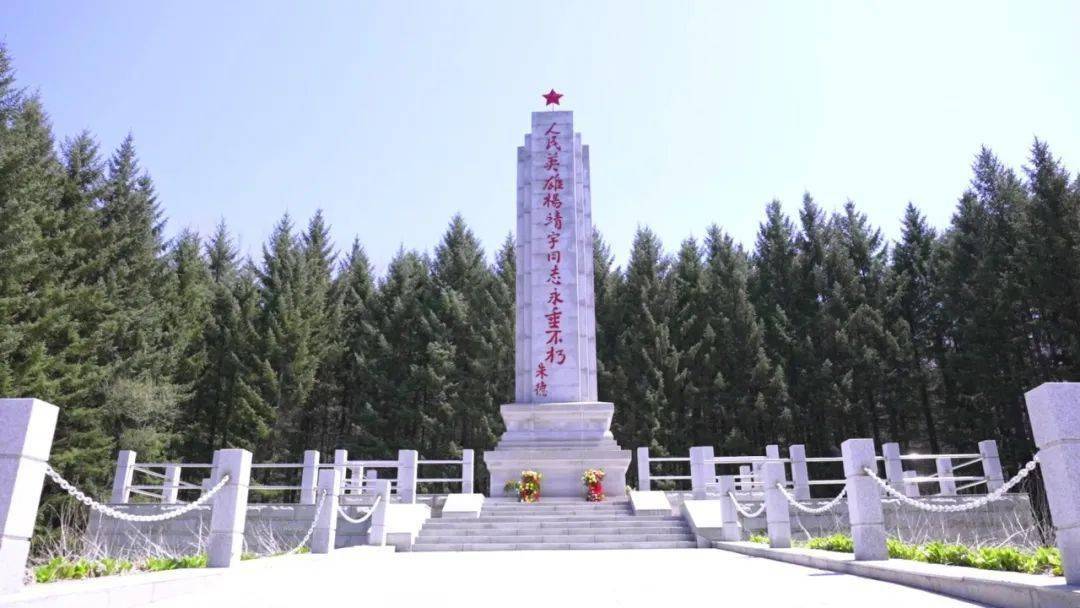 碧水紅棉遊白山 | 天空上的紅色——楊靖宇將軍紀念塔