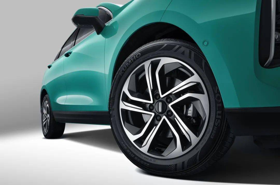 4520/1855/1665mm的车身尺寸,与2710mm的轴距,wey玛奇朵以同级领先的