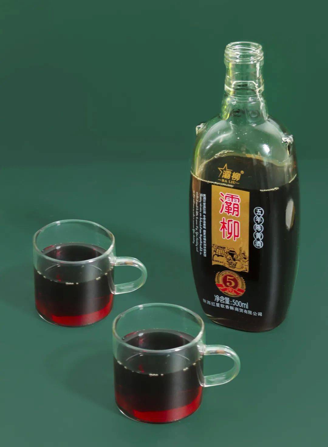 灞柳黄酒酒味醇香,口感绵长,zui"嘹"的就是一边吃着香粽,绿豆酥,一边