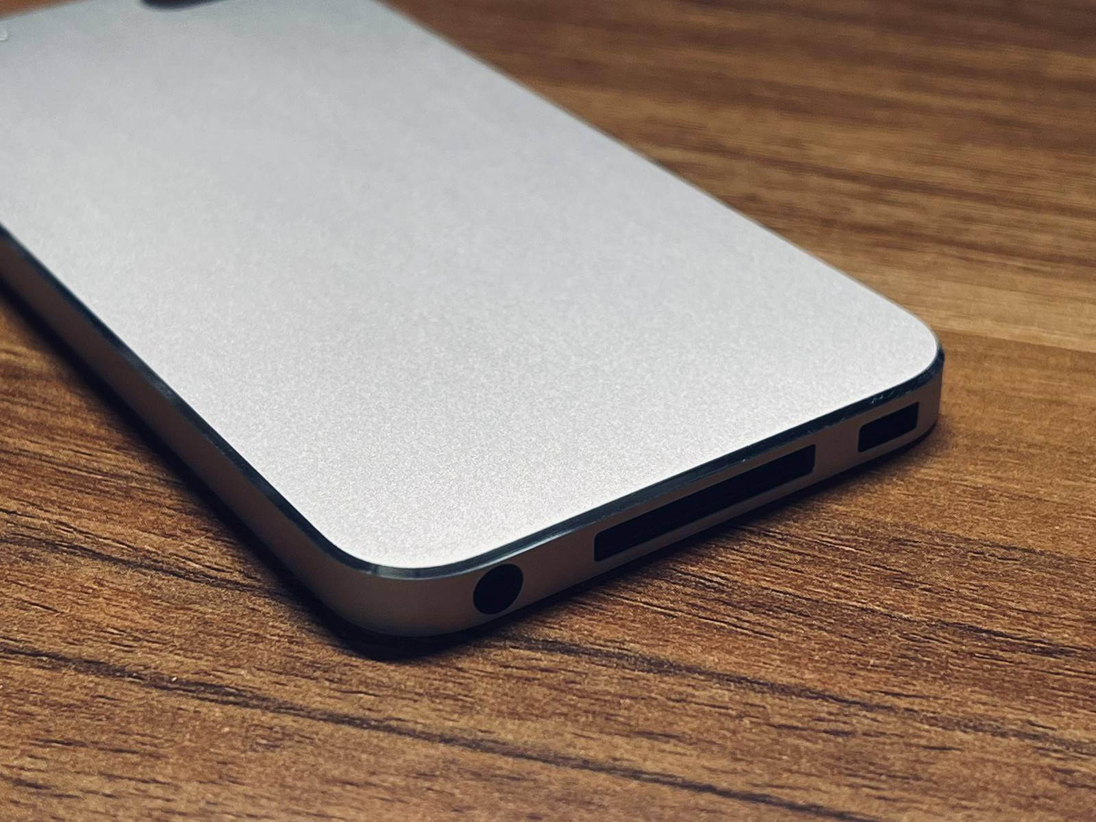 第五代iPod touch原型机曝光采用边缘倒角设计_苹果