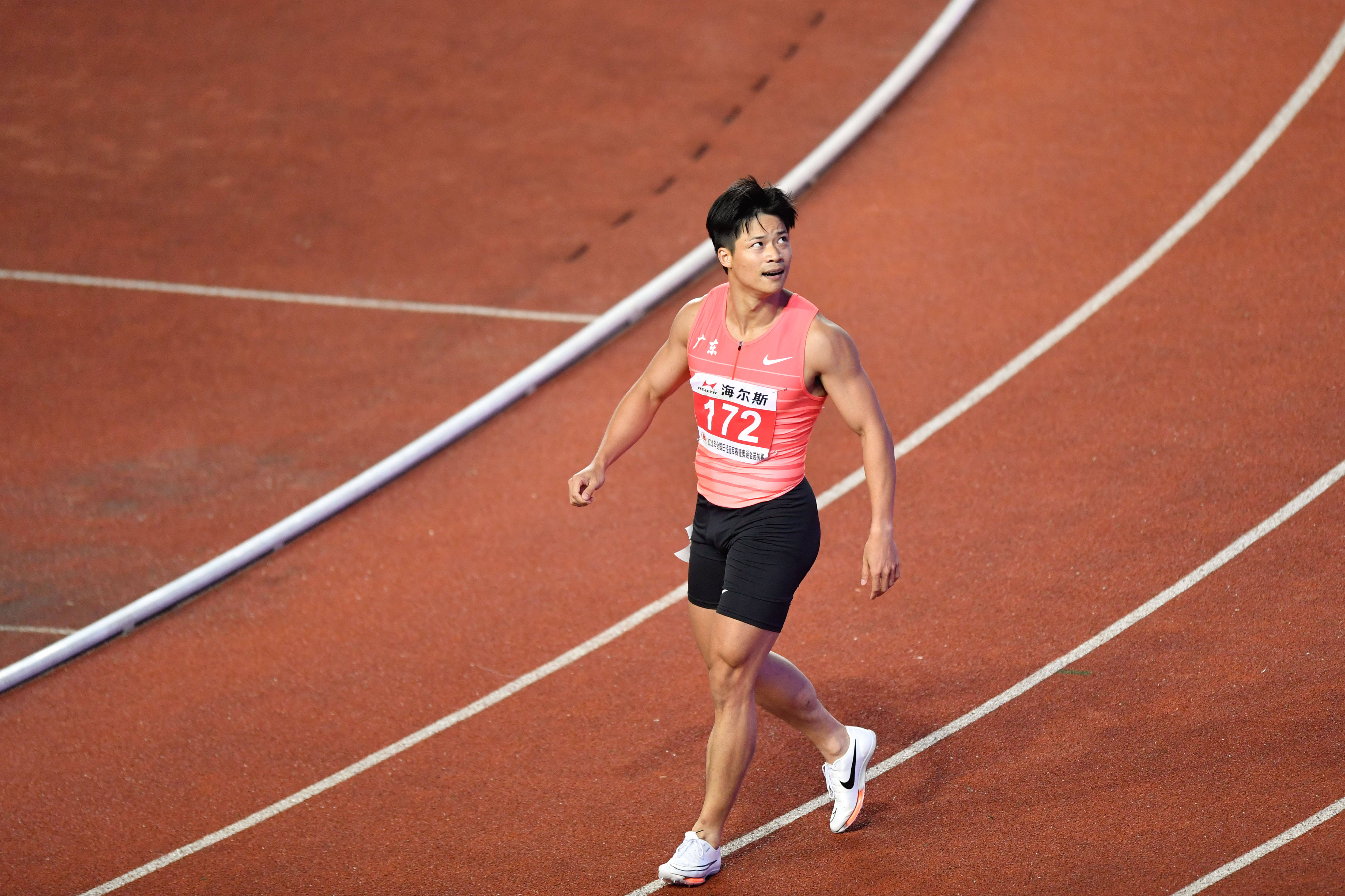 黄宗治 摄当日,在浙江省绍兴市上虞体育场举行的2021年全国田径冠军赛