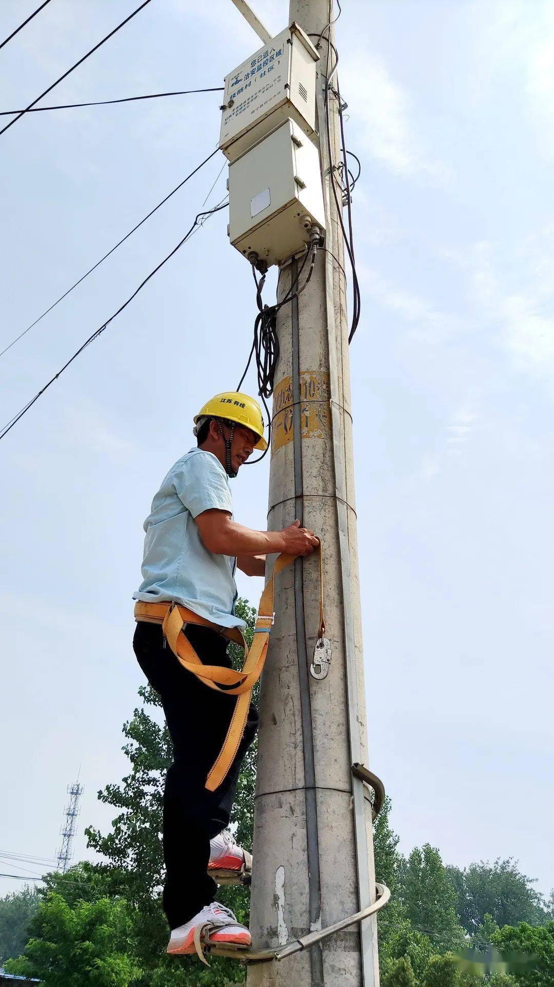 党史学习教育一根光缆通民心