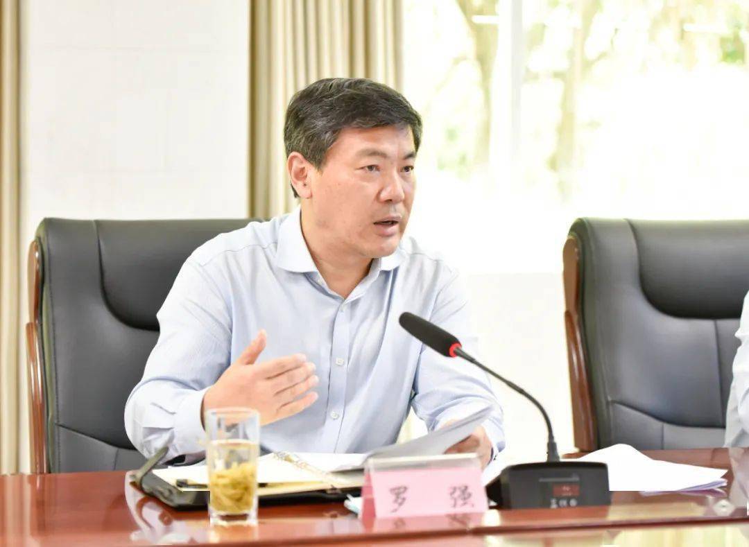 罗强在领衔办理人大代表建议调研座谈时强调:加强心理健康教育 促进