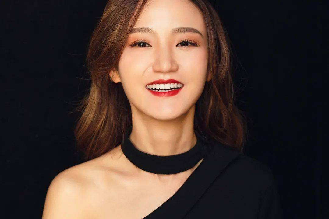 星奥娱乐携手芝华仕头等舱品牌沙发旗舰店一起,诚邀孙茜茹,胡小斐和麦