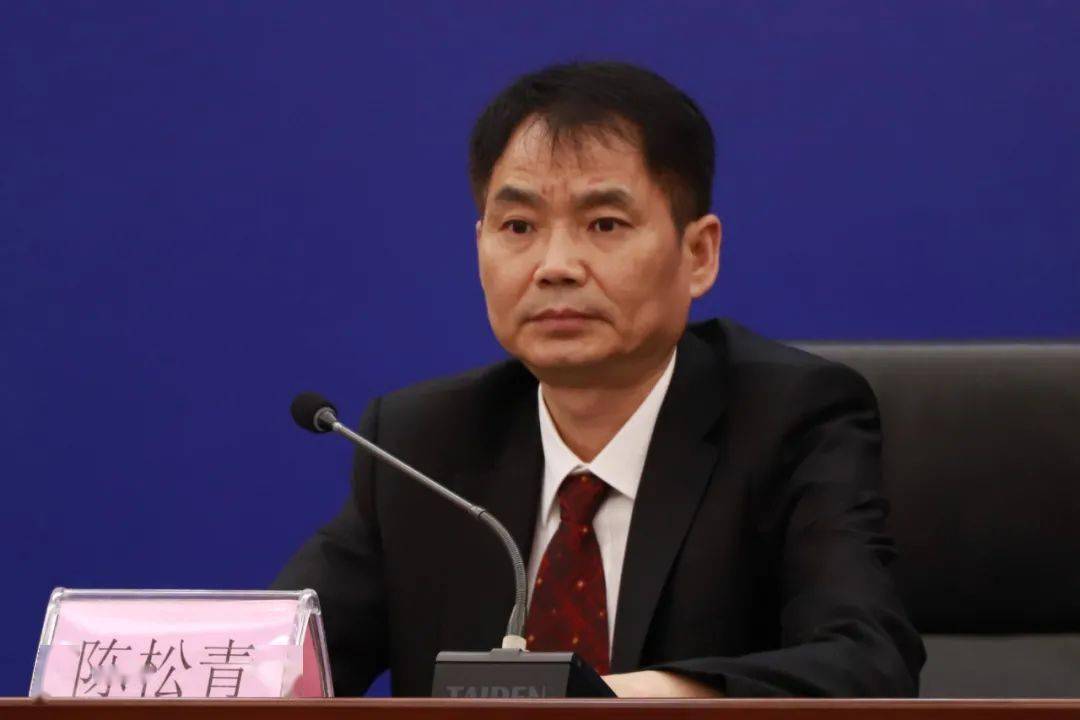 陈松青在答记者问时强调,无线电违法行为对社会危害极大.