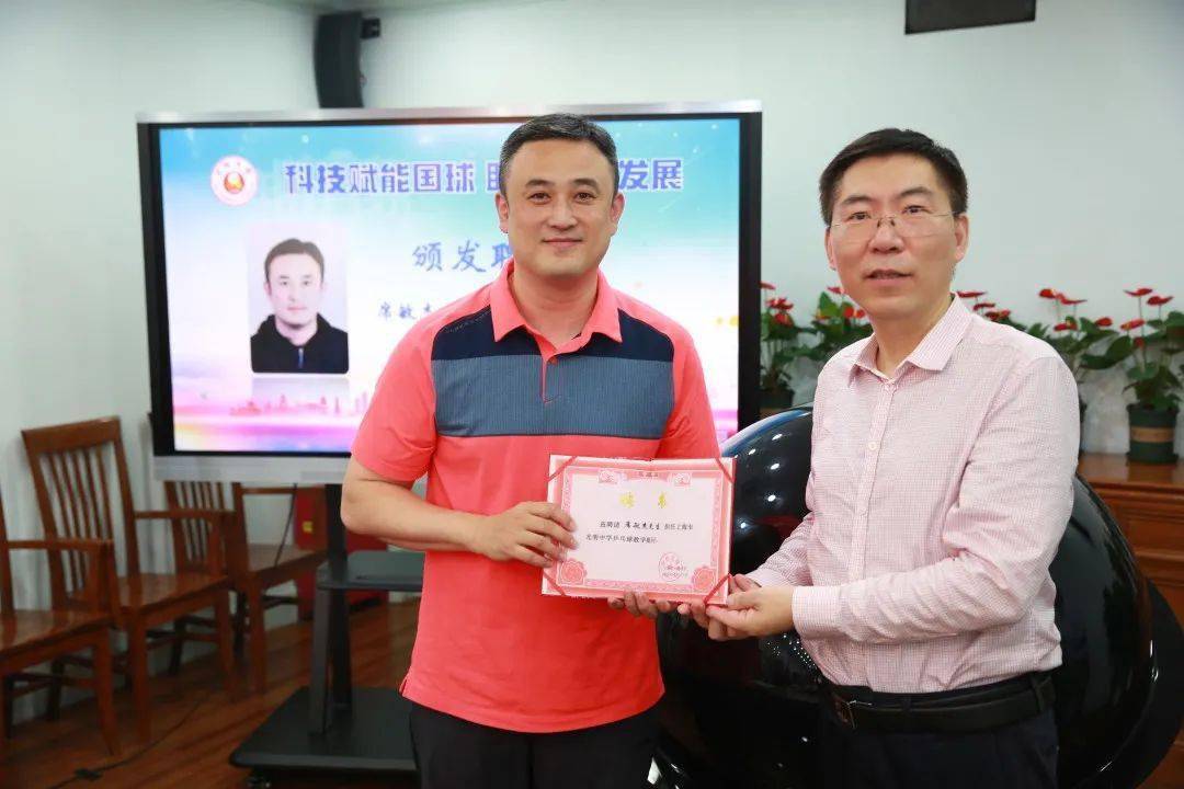 在启动仪式中,首先,上海市光明中学校长穆晓炯致欢迎辞,并代表联盟向