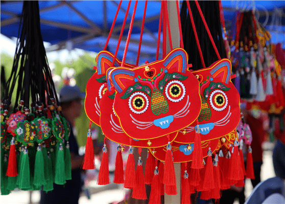 千阳香包走俏市场_刺绣