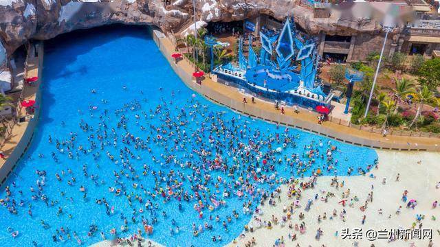 晚上依旧人山人海 端午假期全民夜游海花岛