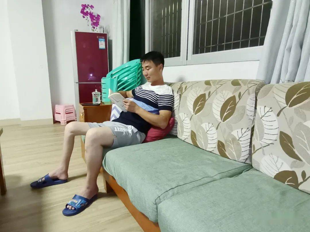 珠宝店突发抢劫案 面对歹徒的尖刀,这位肢体残疾的漳州人._松辉