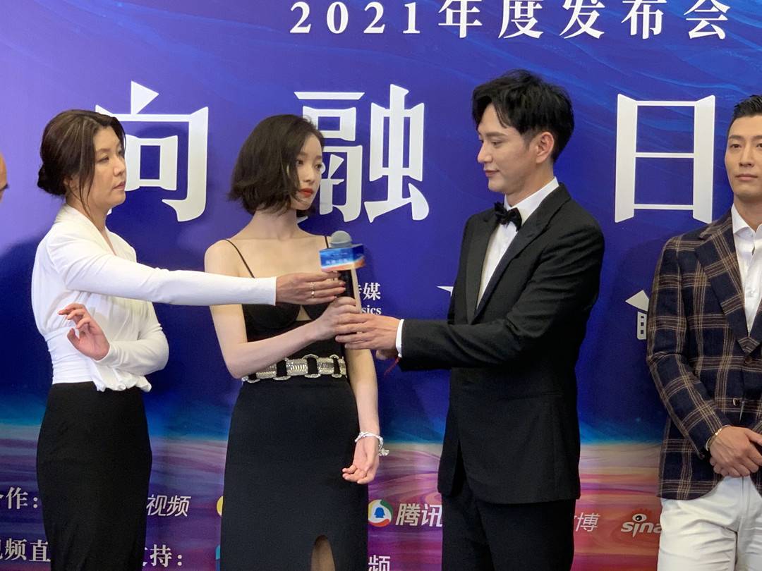 倪妮拍1921入行9年首次剪短发搭档黄轩精益求精打磨火种独白