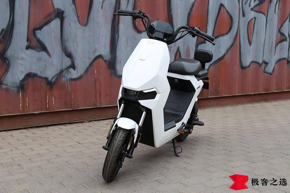 小牛govaf0体验高达前脸骚气配色买菜车有必要这么潮吗