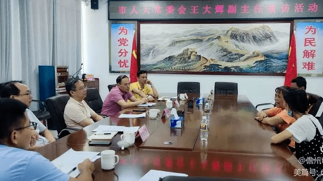 儋州市人大副主任王大辉到市信访局接访群众