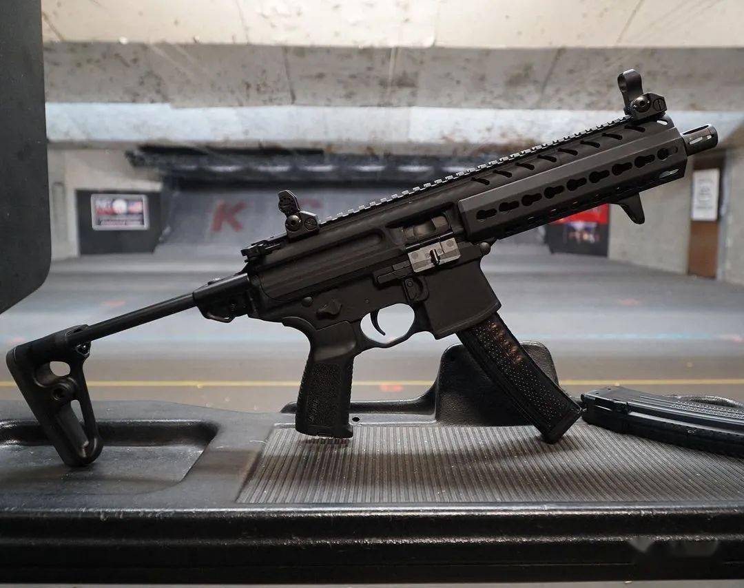 西格绍尔MPX冲锋枪图片