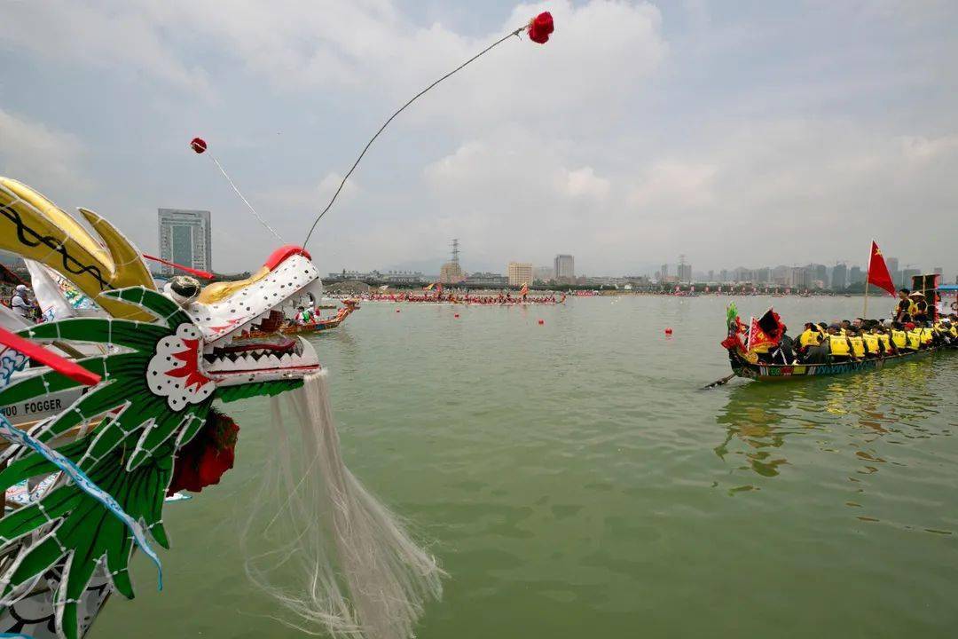 鼓乐激扬百舸飞驰温州百龙庆百年龙舟精神永流传