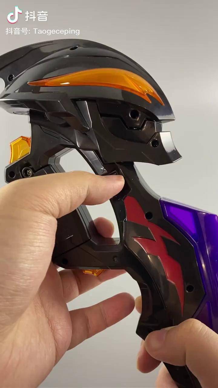 这剑还能说话贝利亚奥特曼