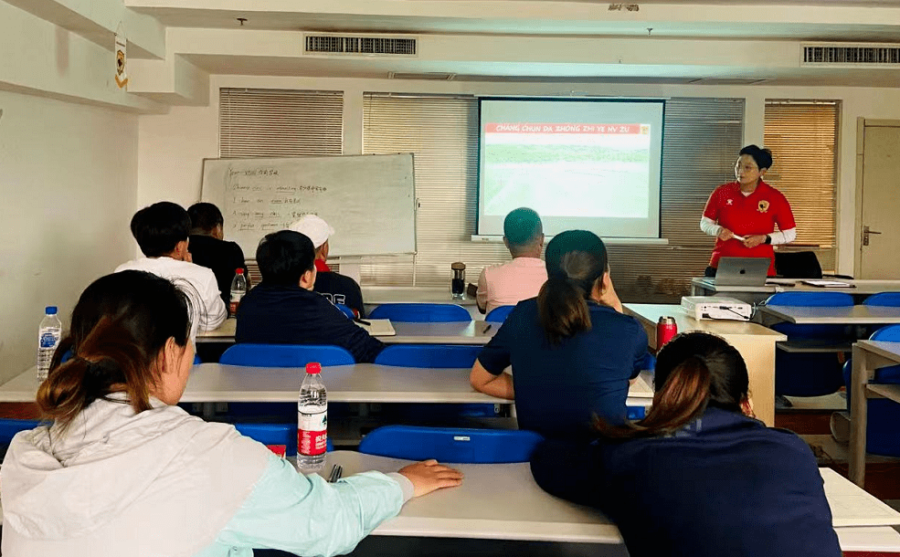 长春女足俱乐部举办首次"技术论谈日"活动_赵岩