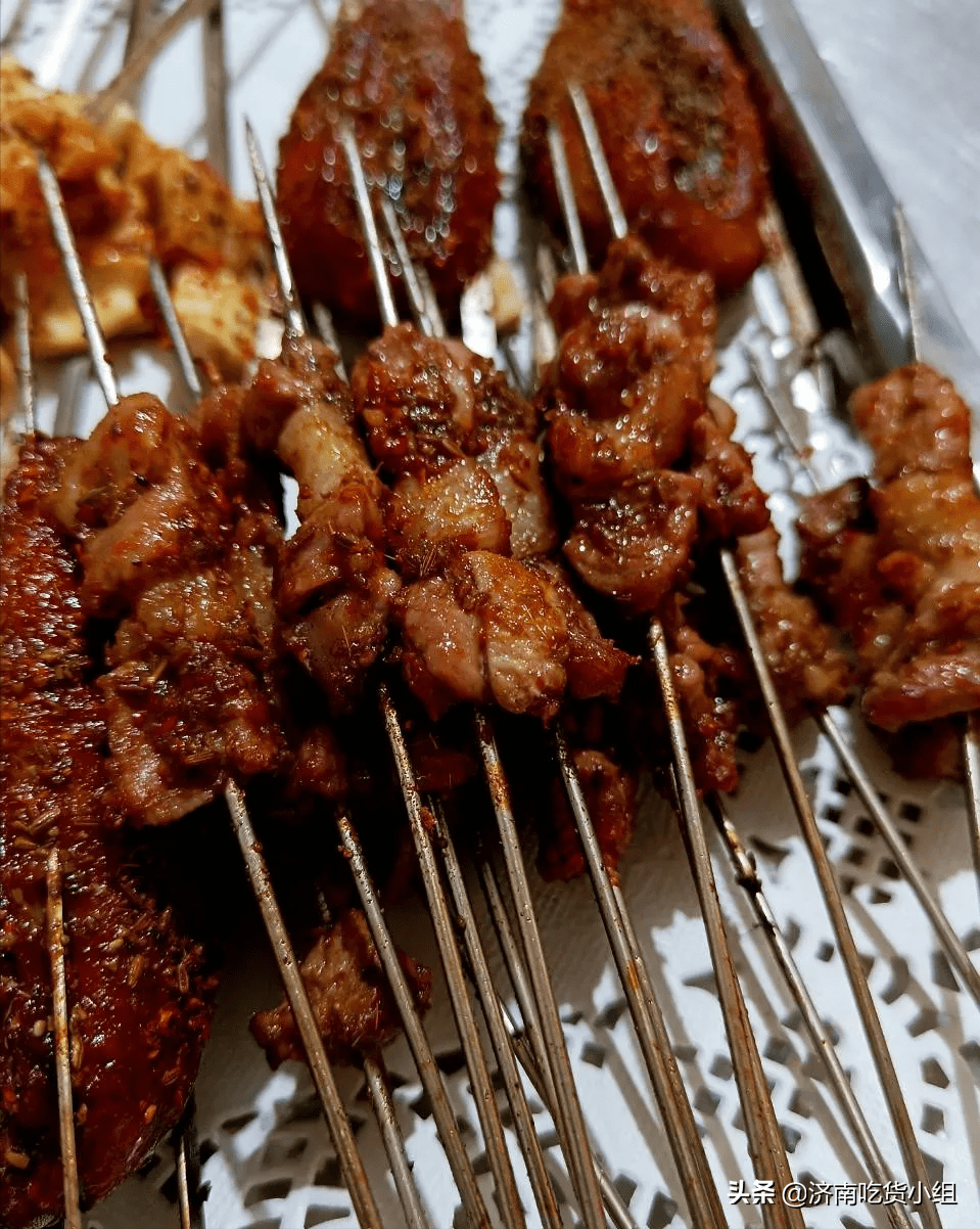 济南十多年的烧烤老店活羊现宰隐藏在小区里周边熟客很多