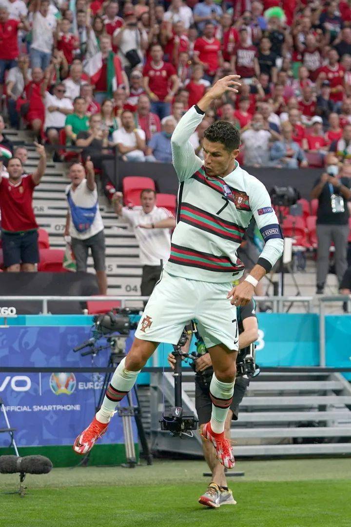 "退役的博尔特和现在的c罗谁跑得更快?