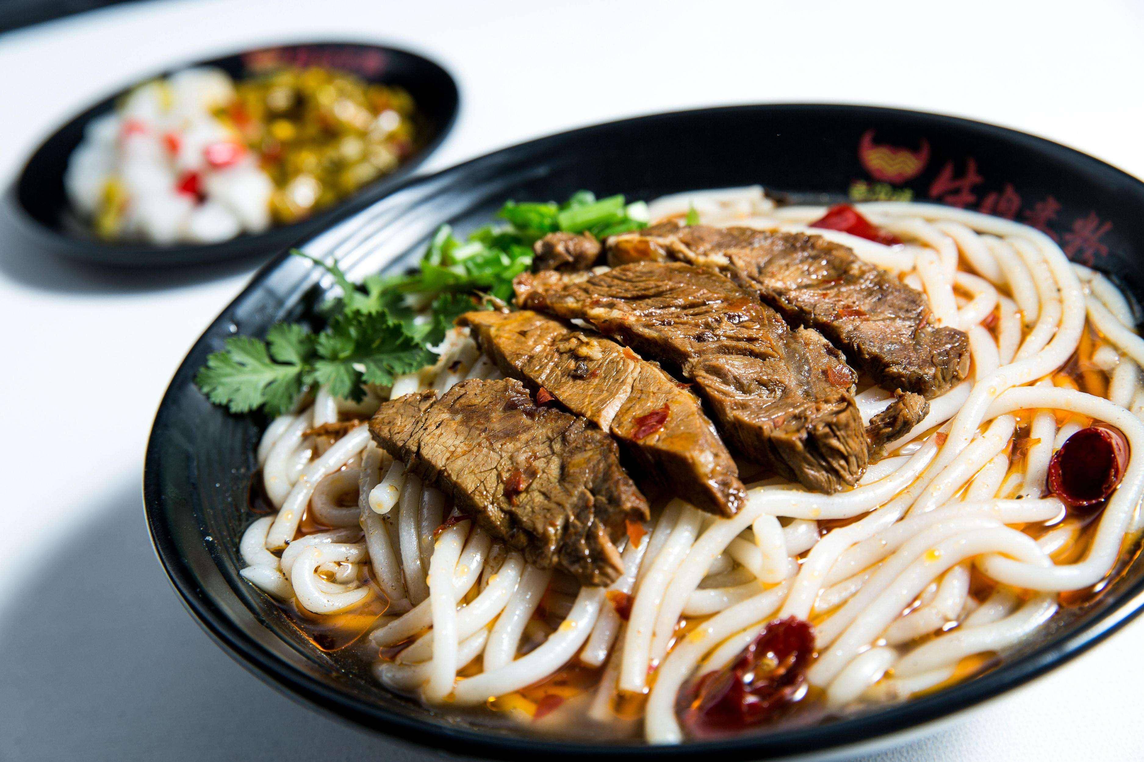 孙一宁是湖南常德人,作为湖南人,早餐自然少不了要吃一碗米粉,虽然