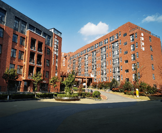 a清镇博雅实验学校是一所由政府主导,清镇城投和贵州广大城投公司共同