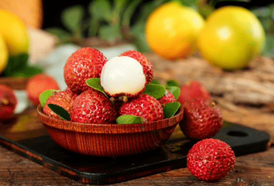 女子吃当季水果后住院一周,潮汕正大量上市!_荔枝