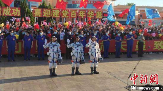 刘伯明|聂海胜、刘伯明、汤洪波3名航天员领命出征