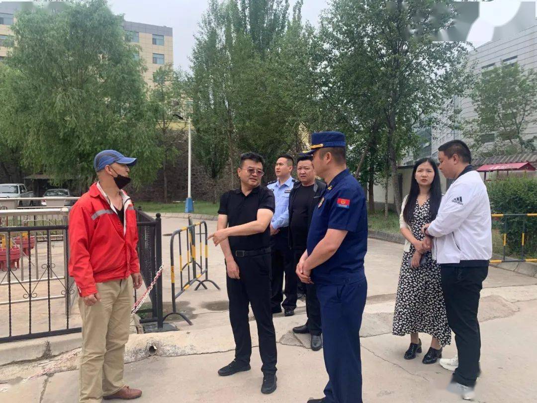 西宁城西区政府领导带队组织各职能部门深入易燃易爆场所进行专项检查