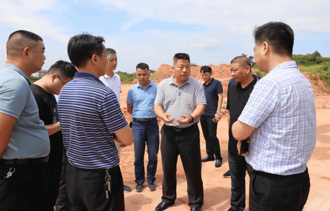 6月16日,县委书记吴自胜率队深入我县城区就部分重点项目建设,城市