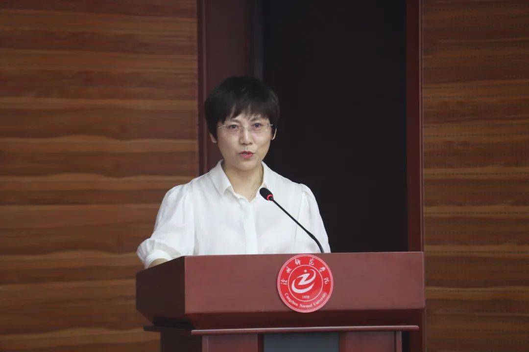 生命科学学院院长刘福春,外国语学院院长王娜,体育学院