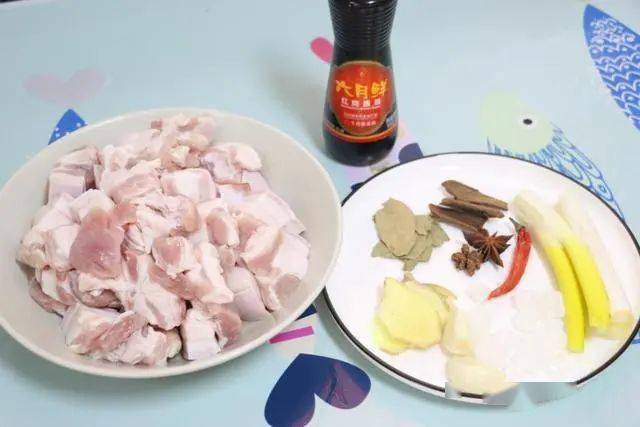 把肉切成小块的方法 abc66e683f8f4004b1926837bde577d1.jpeg