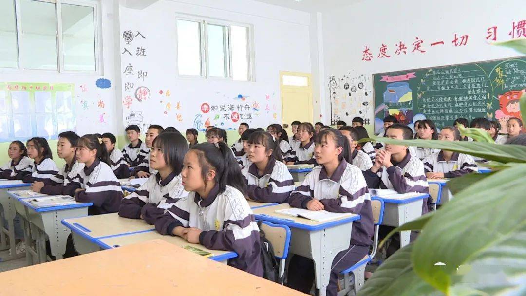 岷县南川小学副校长 成晶晶:通过观看视频,让大家感受到祖国的强大