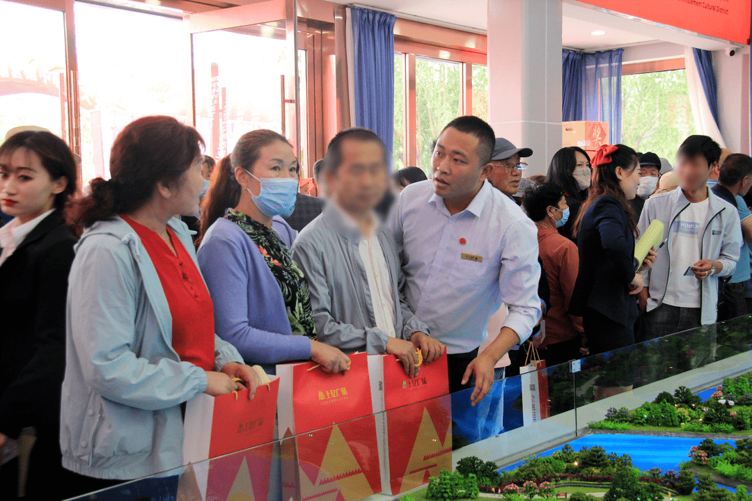 强势围观海东上亿广场究竟有多惊艳营销中心刚开放就这么火