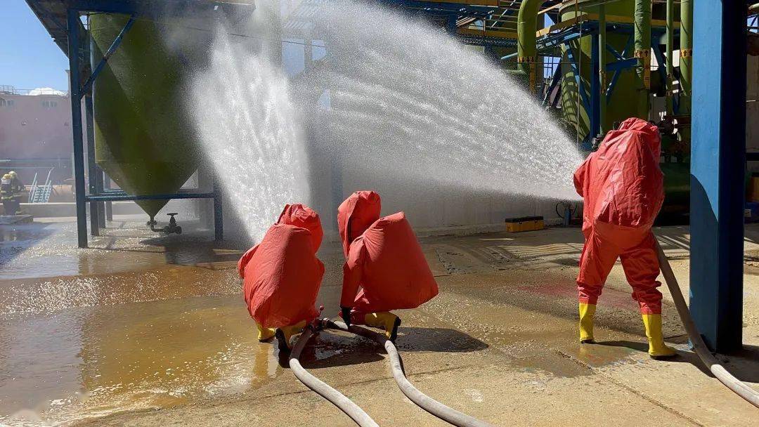 液氨储罐发生泄漏别怕原来是消防拉动检查