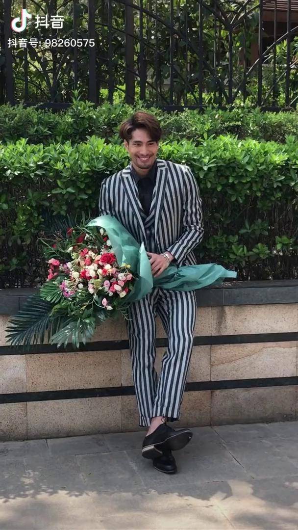 你被第几个笑容撩到了莎莎kawsarayy大叔aaben