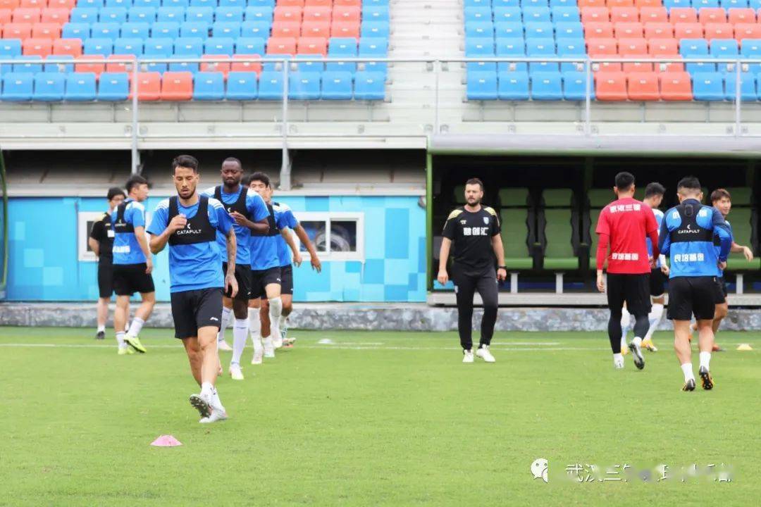 武汉三镇足球基地 efe848690a594cf5a35b444a169233b8.jpeg