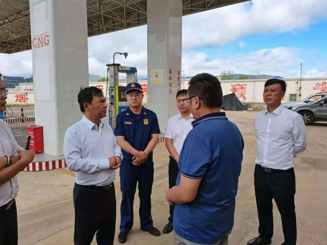 6月19日,个旧市人民政府市长王峥带领由市消防救援大队,应急管理局