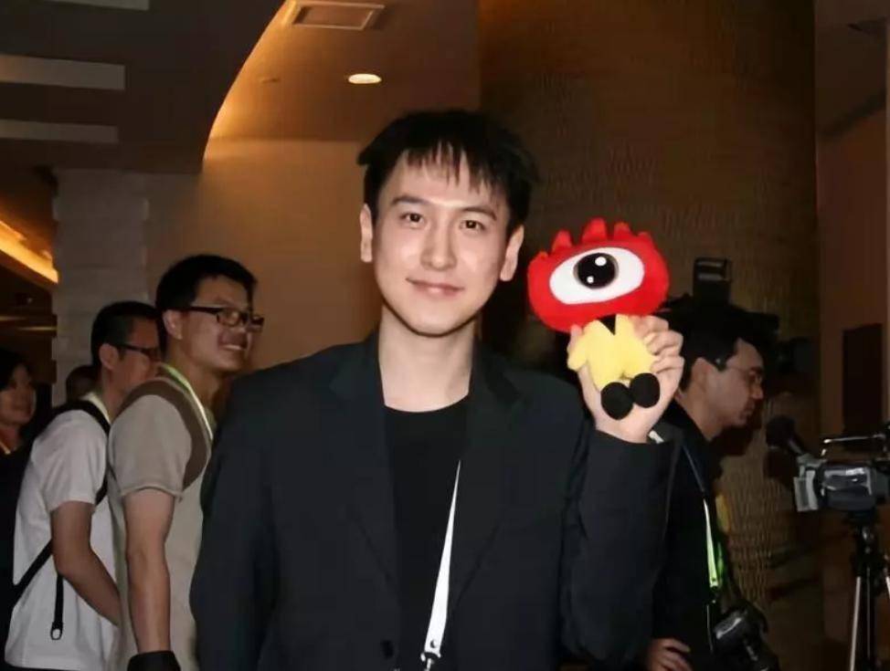 19岁当上集团董事,坐拥133套房,每套房价值超过2个亿_汤珈铖