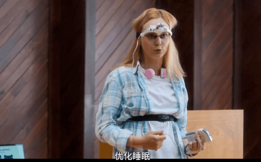 满屏肉体,我只敢深夜安利