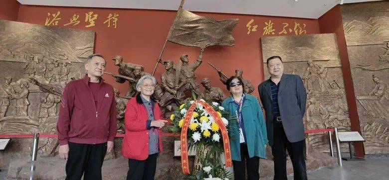 开国少将赵俊家属在太湖县开展红色捐赠活动