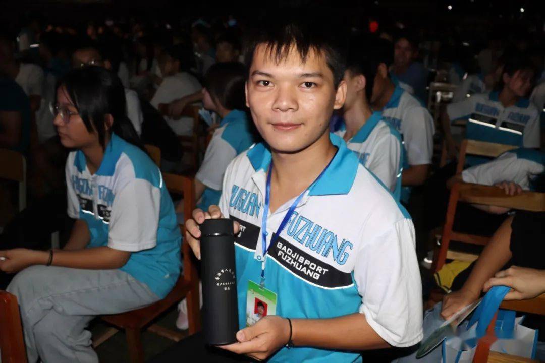 【我为群众办实事】青少年"法律梦工厂"法治宣传活动走进岑溪七中