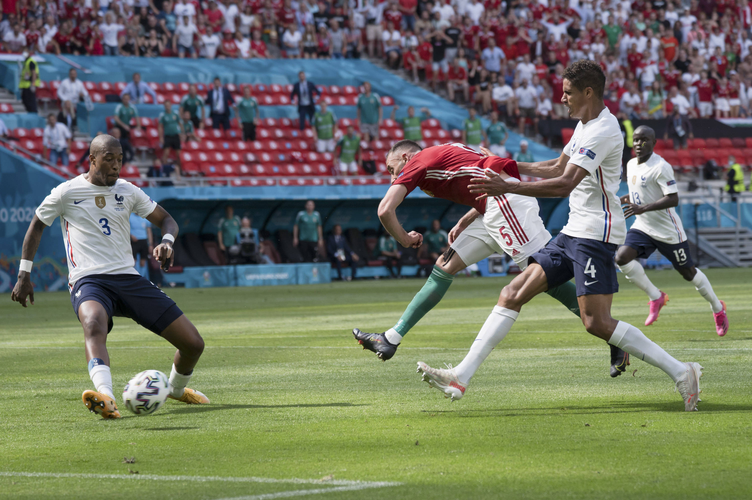 足球——欧锦赛小组赛:法国平匈牙利