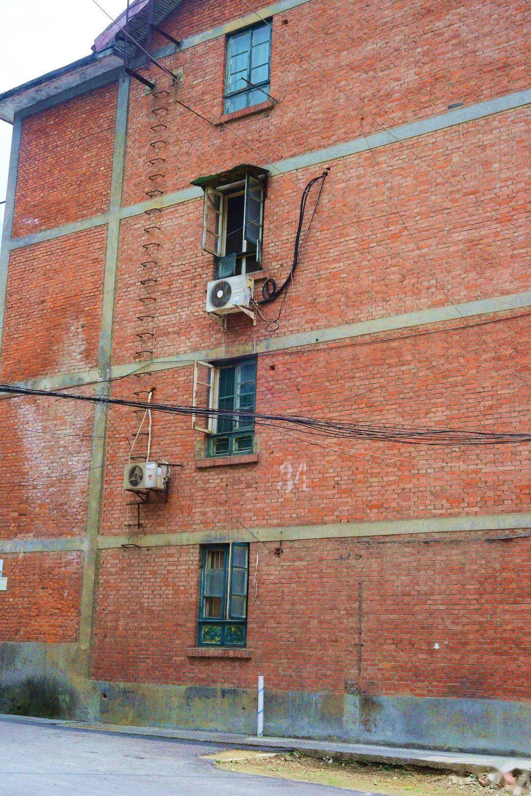 老厂房窗户图片