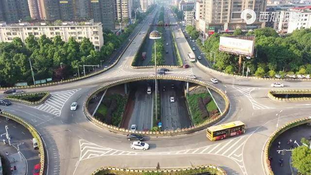 360度航拍衡阳市华新立交桥 优化升级后的转盘交通标志一目了然