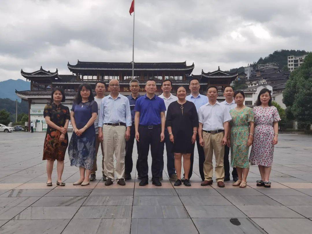 合作共赢情谊绵长—我校高三骨干教师赴贵州雷山民族中学支教_高考