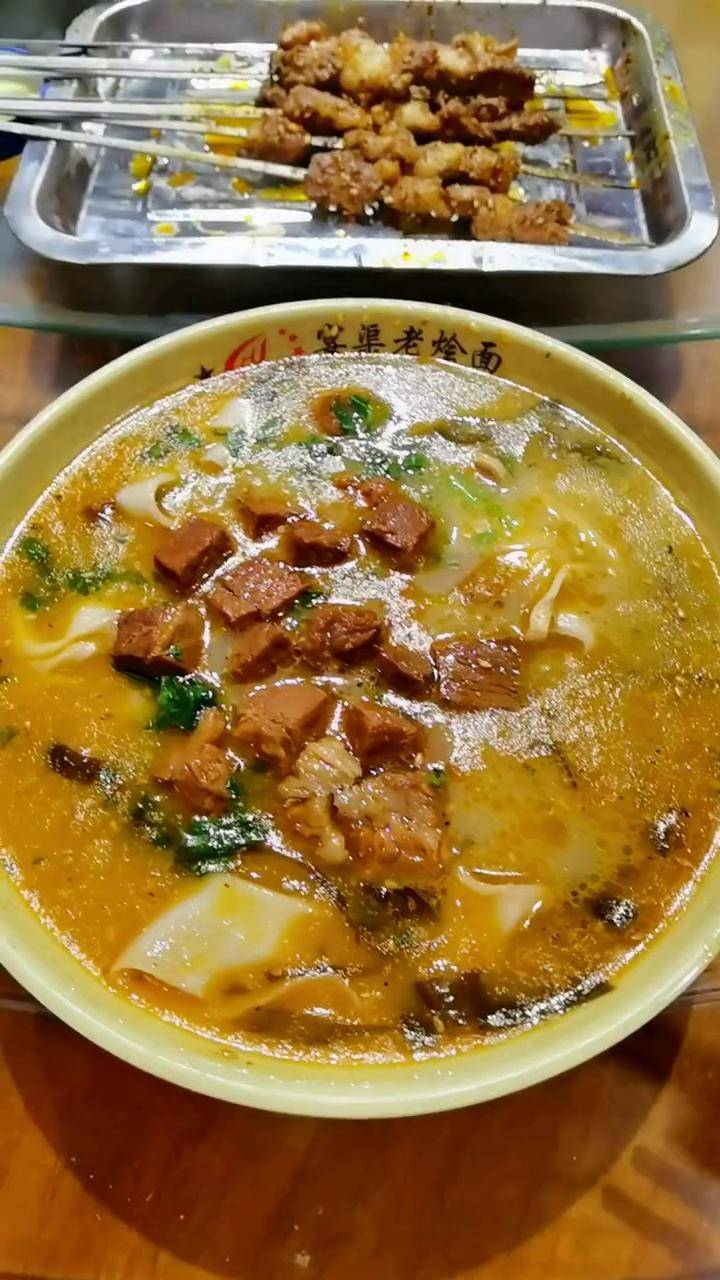 郑州卖14块钱碗的宴渠老烩面,不仅仅只是牛肉块给得真多!