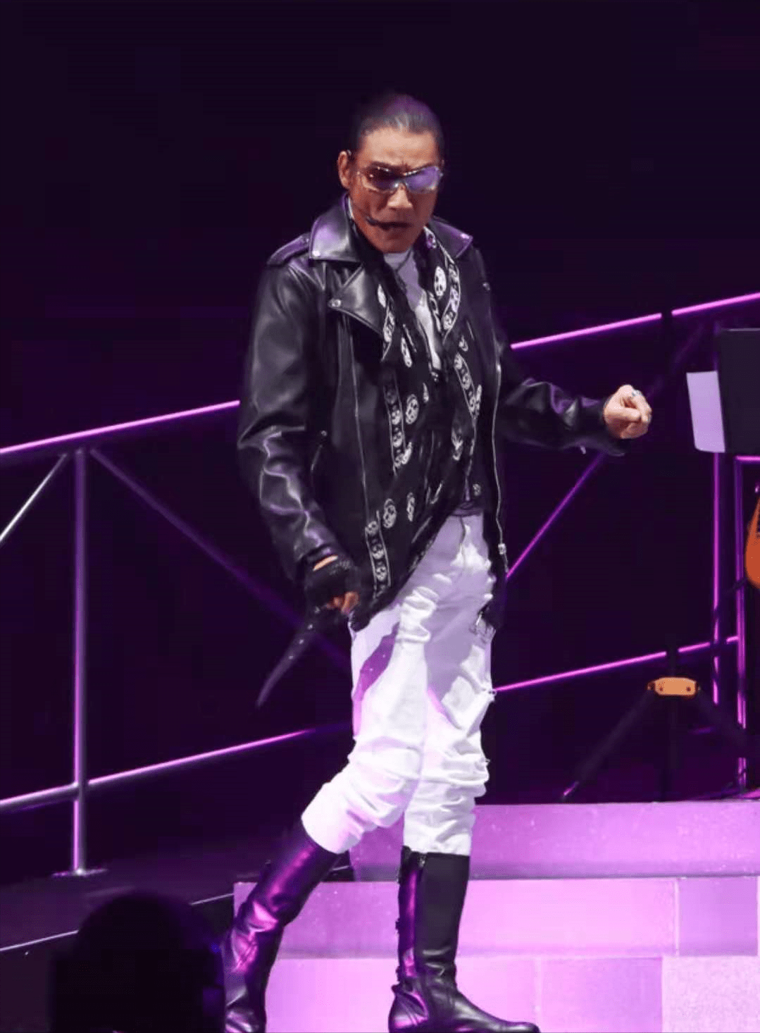 破记录89岁tvb老戏骨胡枫红馆开唱梁家辉扮谢贤重提掌掴事件